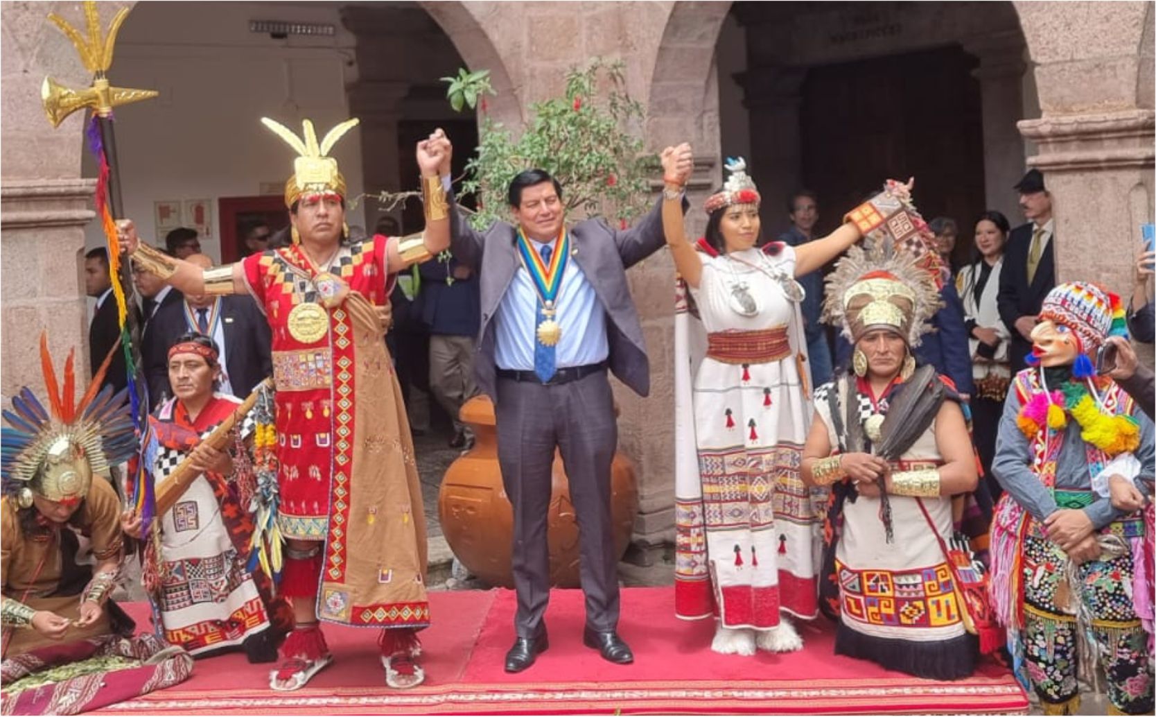 NOTICIAS CUSCO 12/01/2024: PRESENTARON AL INKA Y LA  QOYA 2024 DEL INTI RAYMI, EL INKA DEL AÑO PASADO FUE RATIFICADO PEEL INKA DEL AÑO PASADO FUE RATIFICADO PERO SÍ HUBO CAMBIO DE ARTISTA EN LA QOYA…RO SÍ HUBO CAMBIO DE ARTISTA EN LA QOYA