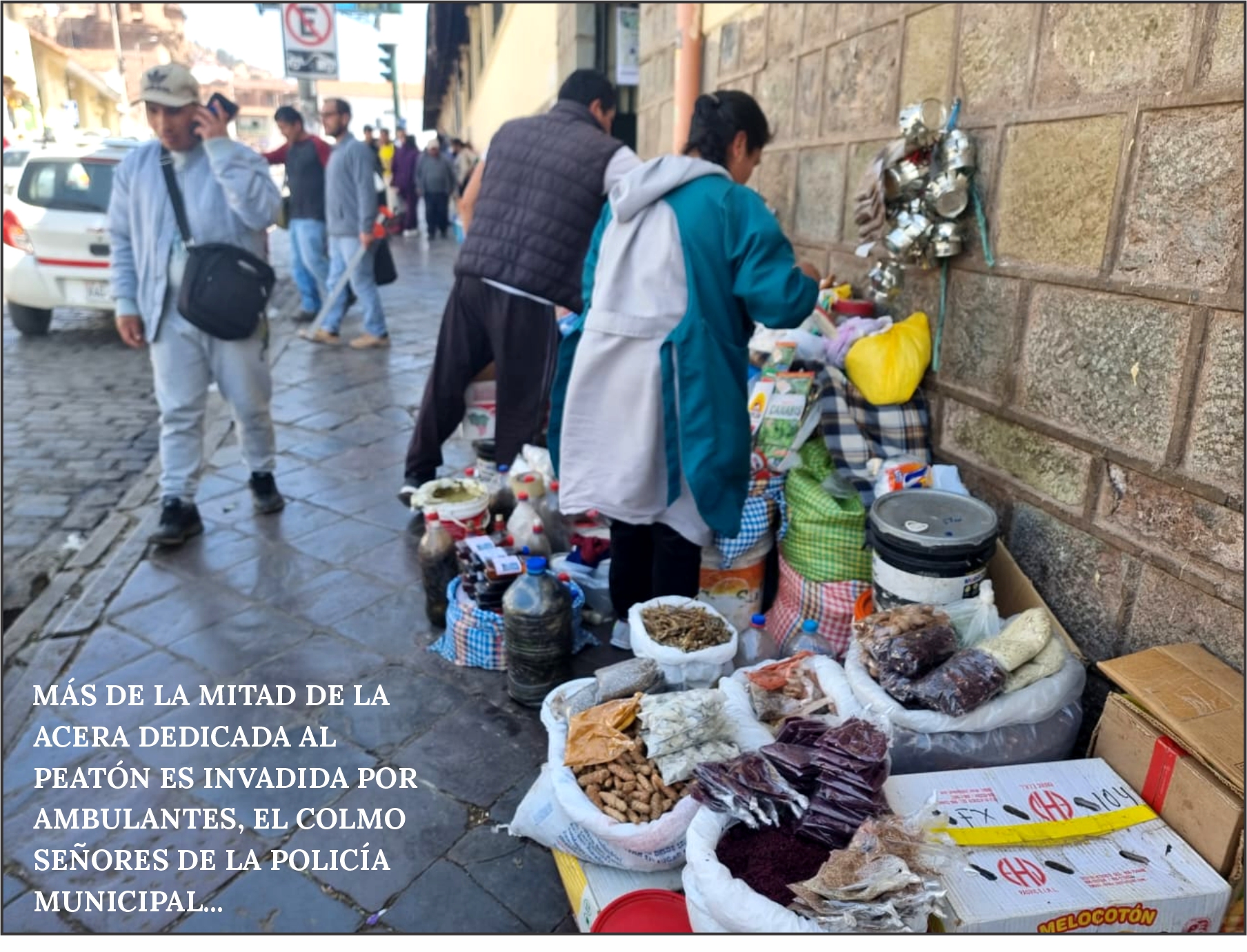 NOTICIAS CUSCO 03/10/2024: LA POBLACIÓN DEL CUSCO SE PREGUNTA SI EXISTE POLICÍA MUNICIPAL O SERENAZGO, PARA CONTROLAR LA INVASIÓN DE AMBULANTES AL REDEDOR DEL MERCADO SAN PEDRO???, INTRANSITABLE… NO PUEEE, SRES, FUNCIONARIOS…