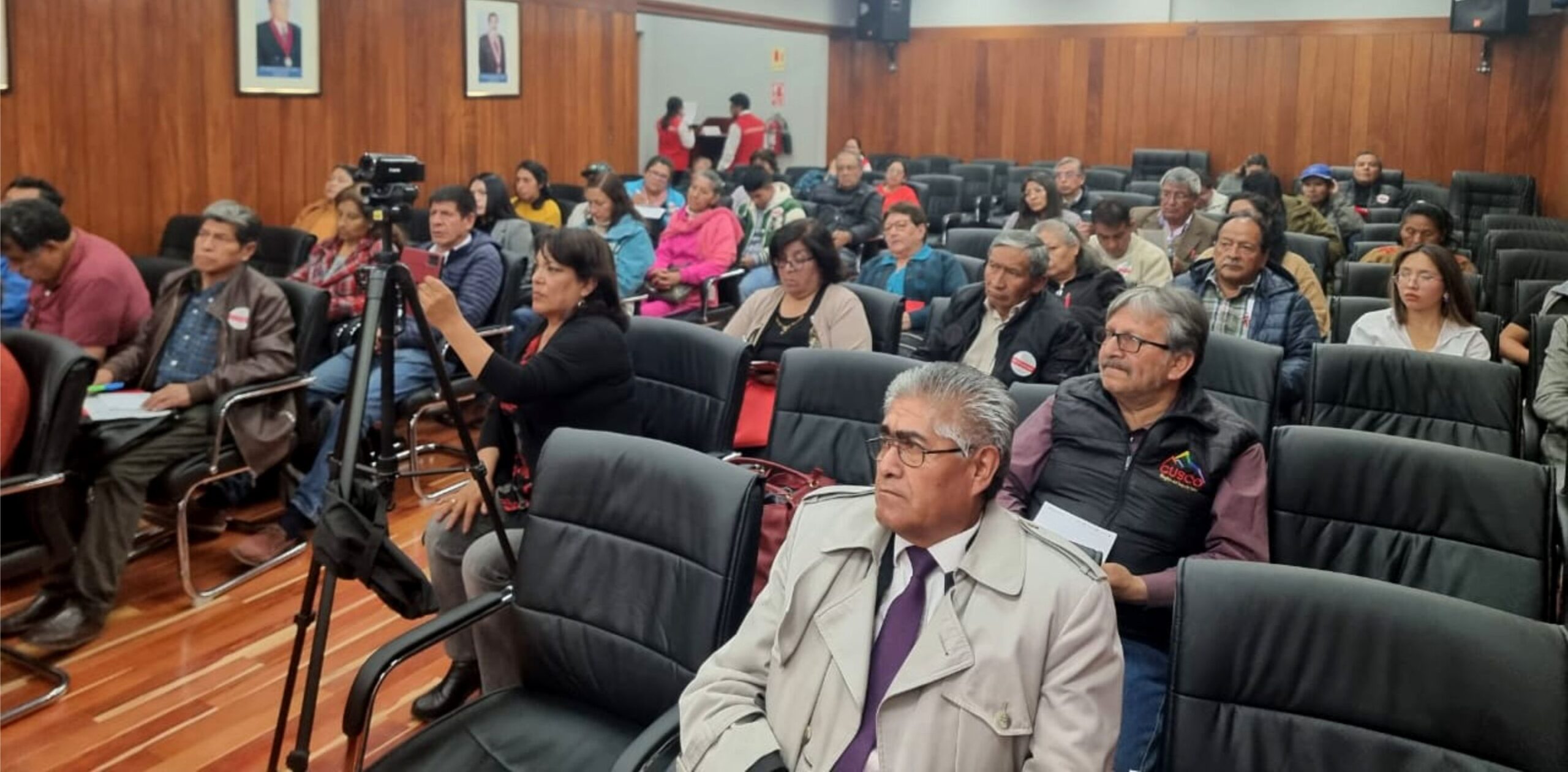 NOTICIAS CUSCO 30/11/2024: CON LÁGRIMAS ANTE LA IMPUNIDAD, POBLACIÓN CIVIL HIZO SUS ALERTAS Y DENUNCIAS ANTE LA CONTRALORÍA EN AUDIENCIA PÚBLICA. * EXIGIERON POTESTAD SANCIONADORA DE LA ENTIDAD, PARA ALCALDES Y MALOS FUNCIONARIOS…