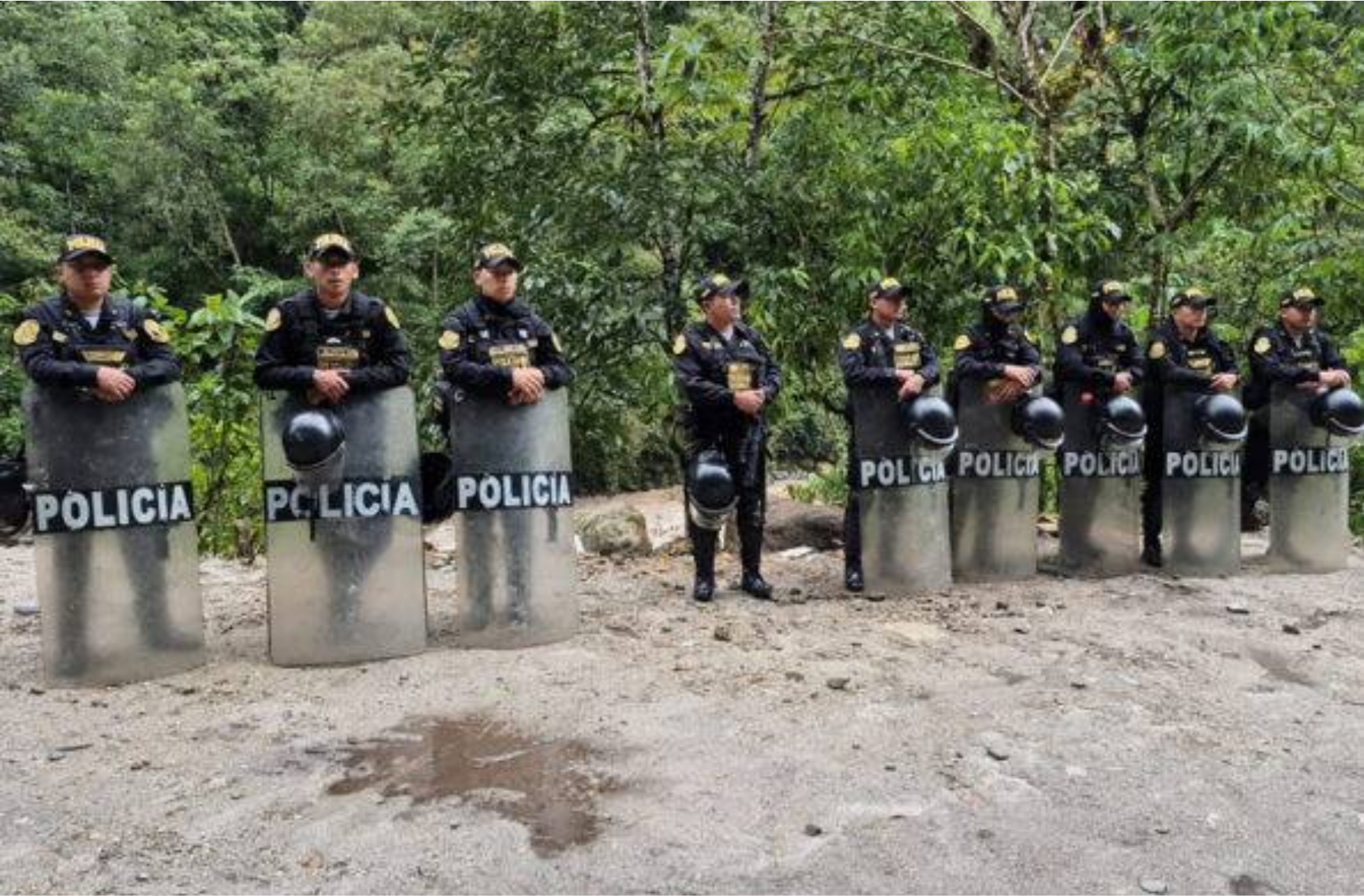 NOTICIAS CUSCO 25/03/2026: Como era inminente desalojaron a invasores de faja marginal de la vía Hiram Bingham, Policía puso orden y respeto…