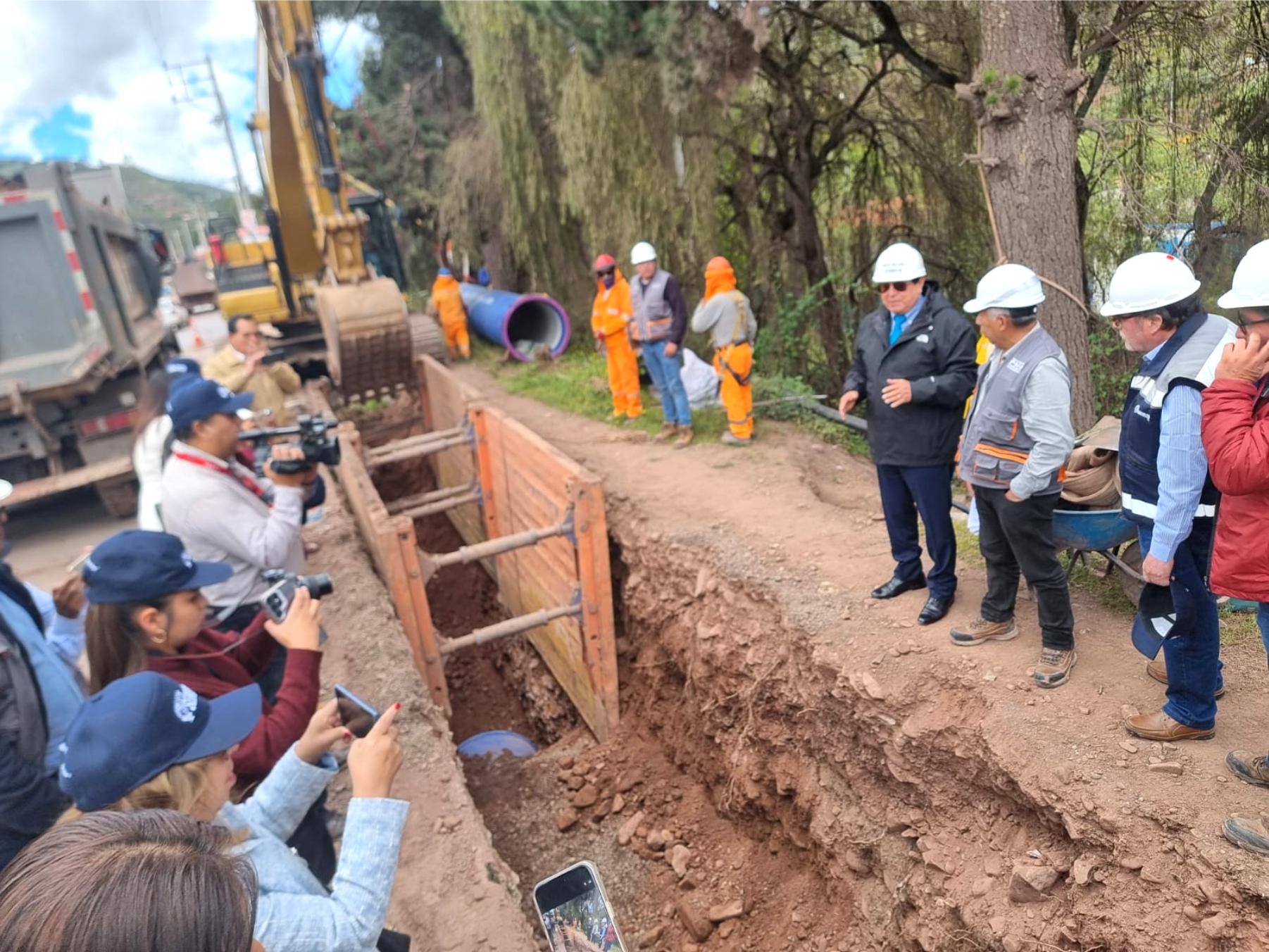 NOTICIAS CUSCO 25/04/2026: SedaCusco y alcalde provincial supervisaron trabajos de obra de agua Vilcanota II, asegurará líquido elemento para varias generaciones las 24 horas al día…