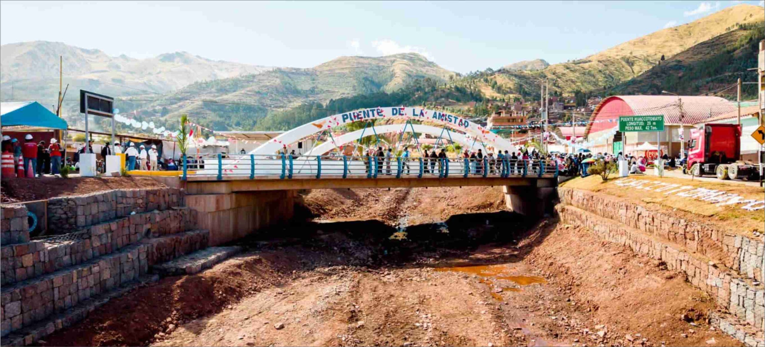 NOTICIAS CUSCO 07/07/2026: Población jeronimiana agradeció a su alcalde Máximo Rimachi con flores y sonrisas entrega del nuevo puente de la amistad, Huaccotomayo…