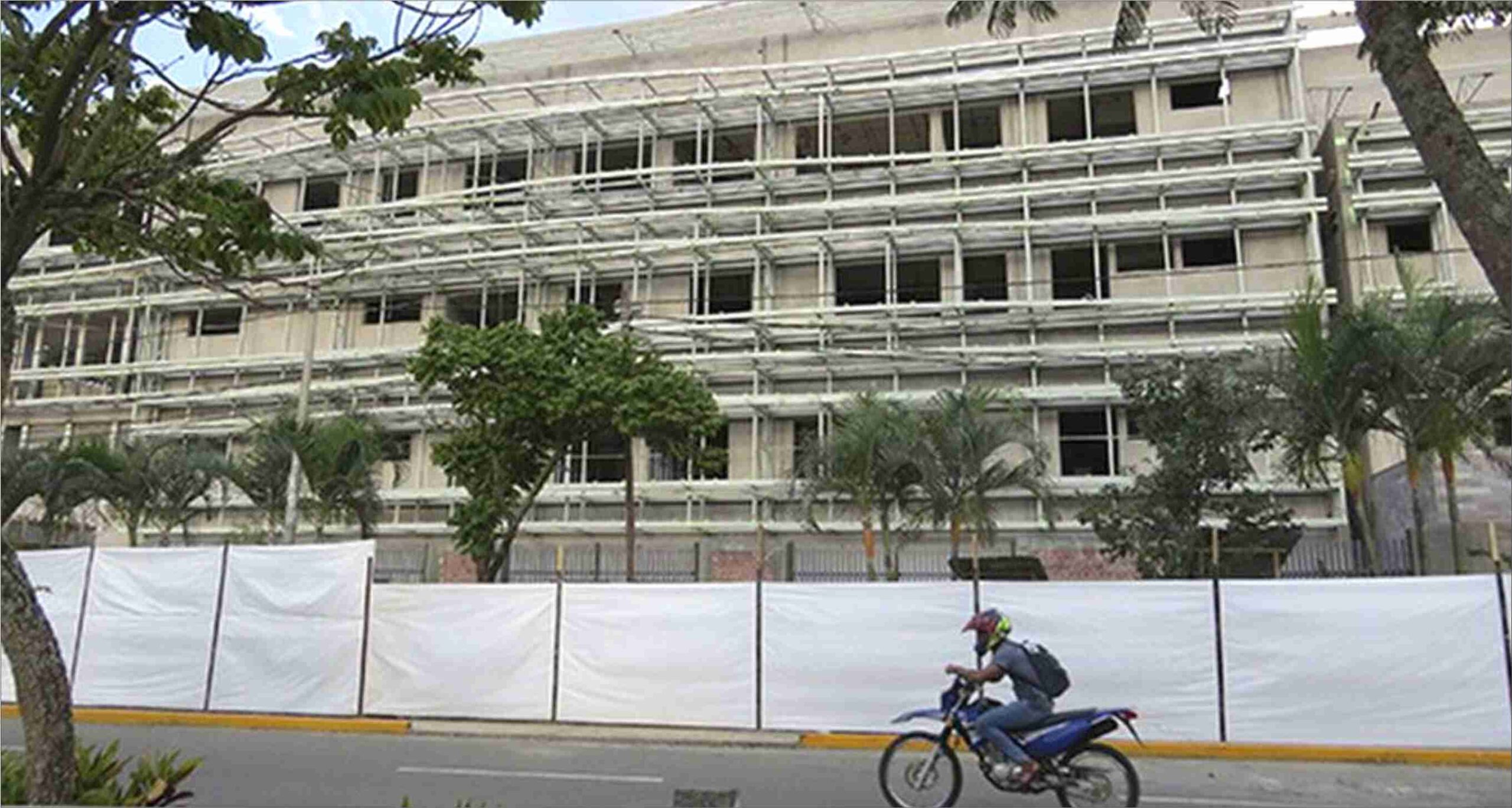NOTICIAS CUSCO 04/07/2026: Hospital de Quillabamba avanza en nuevos frentes de construcción. La obra supera el 74 % de avance en estructuras y mantiene activos los trabajos de arquitectura e instalaciones…