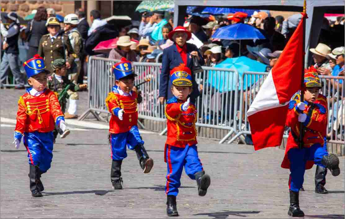 NOTICIAS CUSCO 25/07/2026: Amor al Perú desbordó la Plaza Haukaypata, honor y lealtad desde los más pequeños en la Gran Parada Cívico Militar y Policial en el centro del Tahuantinsuyo..